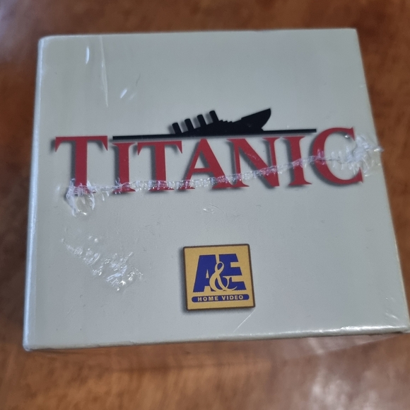 🆕️ TITANIC Vintage 4 VHS Boxed Set - Picture 5 of 6